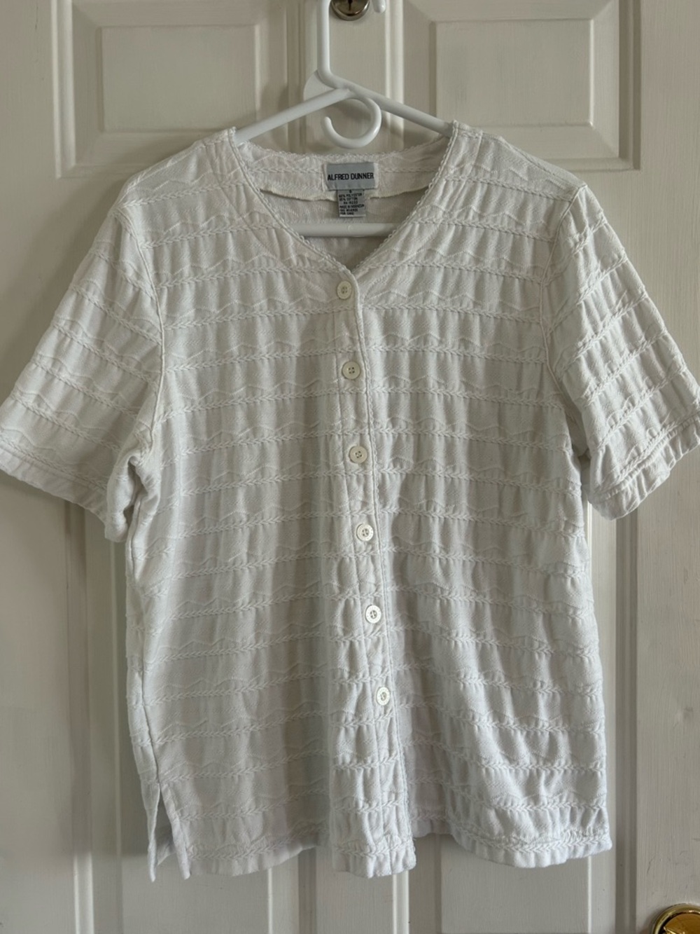 VINTAGE Alfred Dunner Cream Textured Button-Front Short Sleeve Top